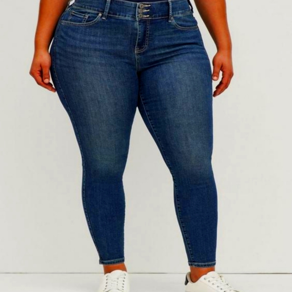 Torrid 22 (short) soft stretch jeans